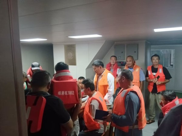 互盈策略 洋山港海事局台风中架起“海上生命线”，百余名渔民安全转移