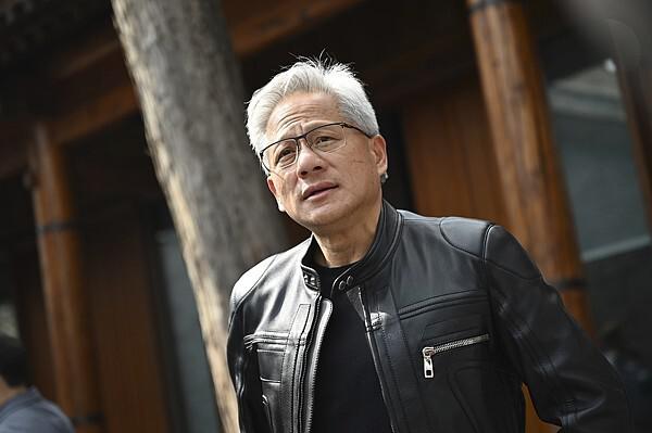 涨停吧 黄仁勋：想对华销售新型特供芯片，正在与美国政府磋商
